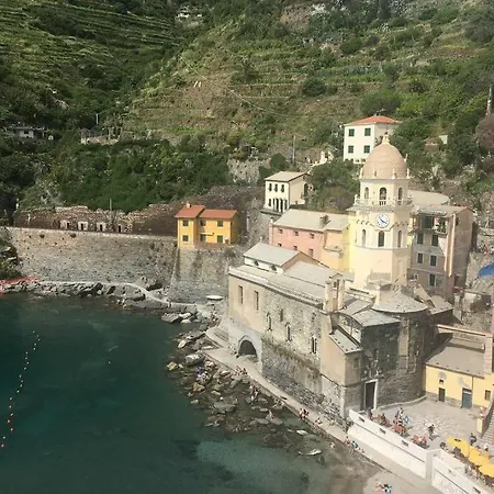 The Honeymooners' Paradise *