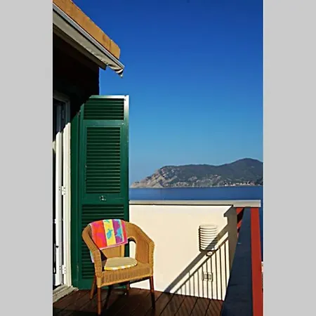 The Honeymooners' Paradise Apartman